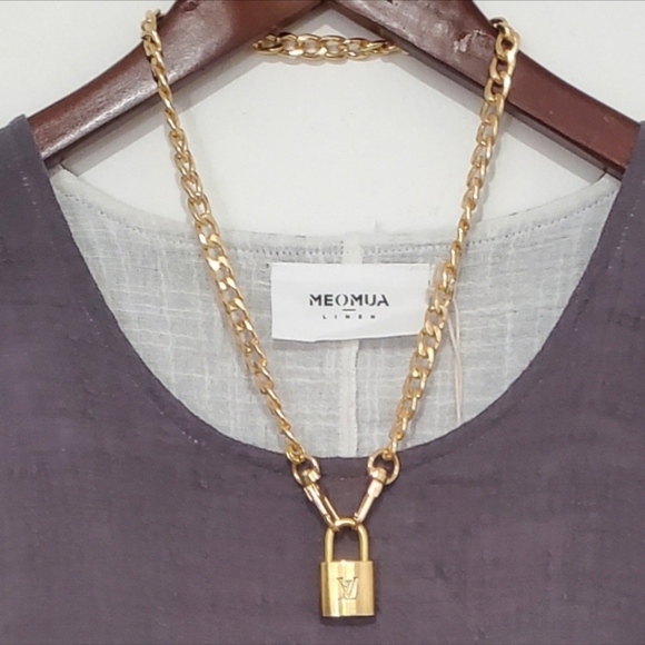 #322 Authentic LOUIS VUITTON Lock Key Set Padlock Brass Polished Chain Necklace - Picture 7 of 9